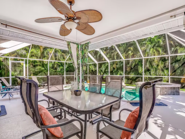 Naples Home Close to Beach Private Pool/Spa & Fast WIFI