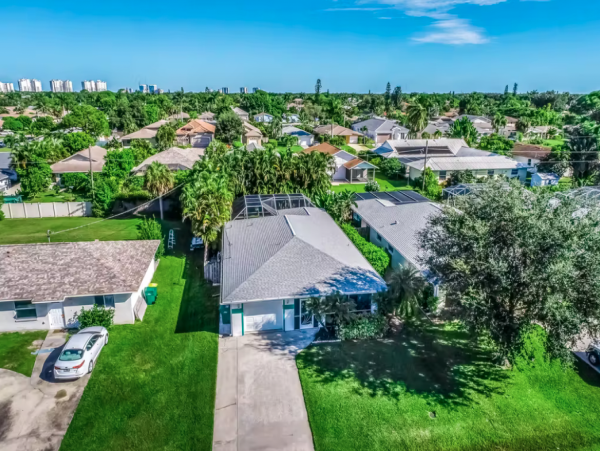 Naples Home Close to Beach Private Pool/Spa & Fast WIFI