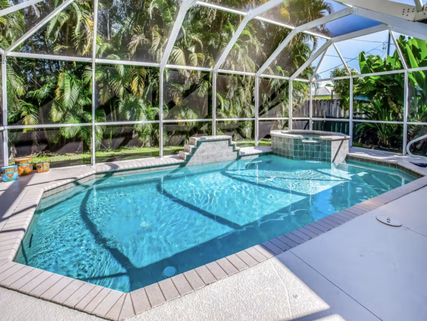 Naples Home Close to Beach Private Pool/Spa & Fast WIFI