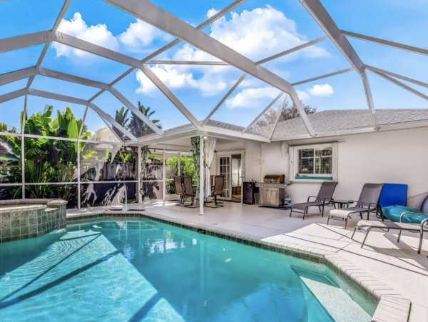 Naples Home Close to Beach Private Pool/Spa & Fast WIFI
