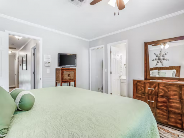 Naples Home Close to Beach Private Pool/Spa & Fast WIFI
