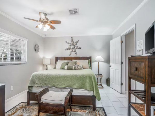 Naples Home Close to Beach Private Pool/Spa & Fast WIFI