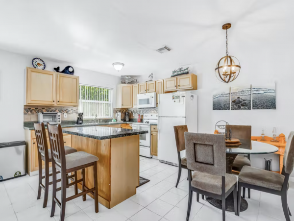 Naples Home Close to Beach Private Pool/Spa & Fast WIFI