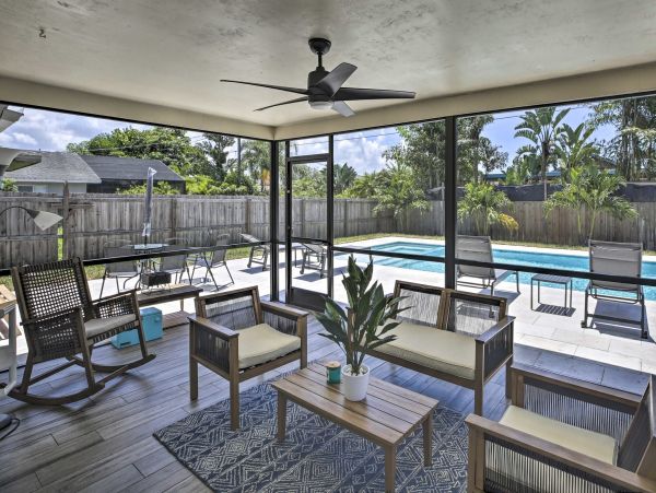 Single Level Naples Pool Home 2 Bedrooms/2 Bathrooms