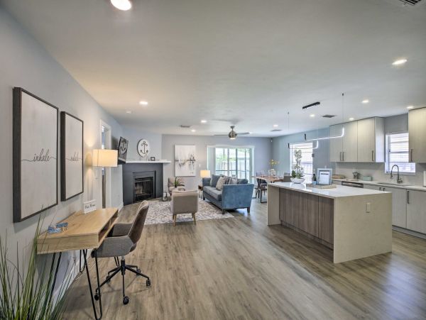 Single Level Naples Pool Home 2 Bedrooms/2 Bathrooms