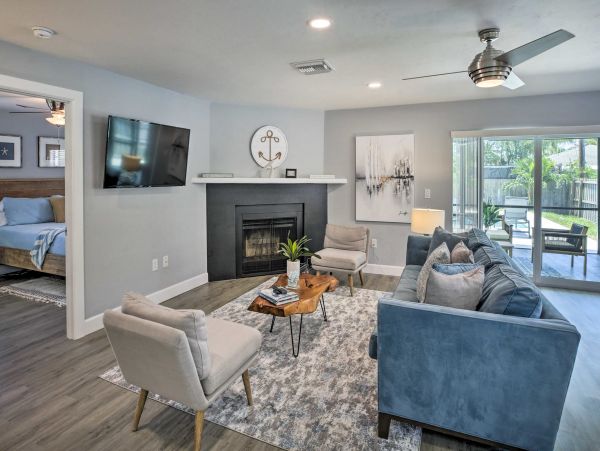Single Level Naples Pool Home 2 Bedrooms/2 Bathrooms