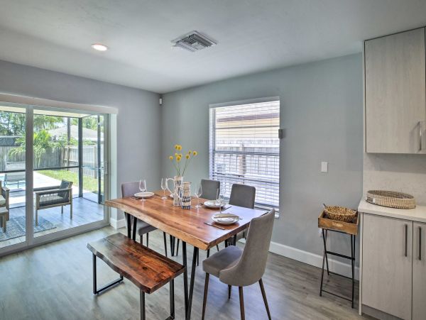 Single Level Naples Pool Home 2 Bedrooms/2 Bathrooms