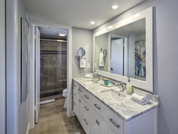 Single Level Naples Pool Home 2 Bedrooms/2 Bathrooms