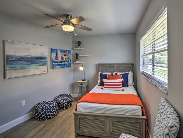 Single Level Naples Pool Home 2 Bedrooms/2 Bathrooms