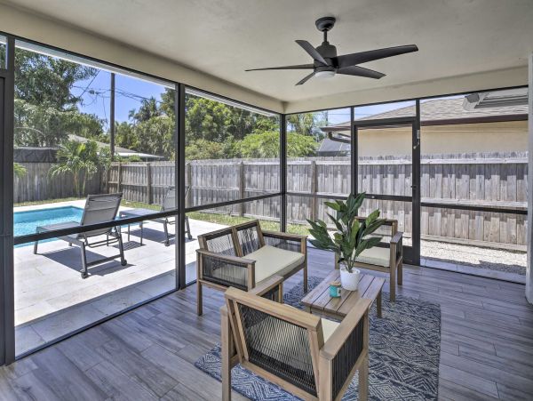 Single Level Naples Pool Home 2 Bedrooms/2 Bathrooms