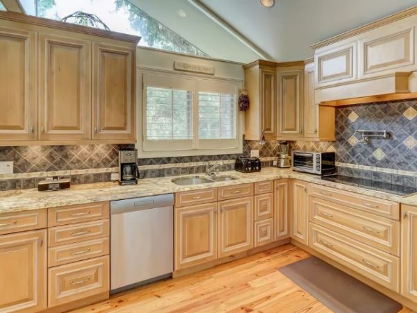 Hilton Head 7 Bedroom Home Pool & Spa  Walk To Beach