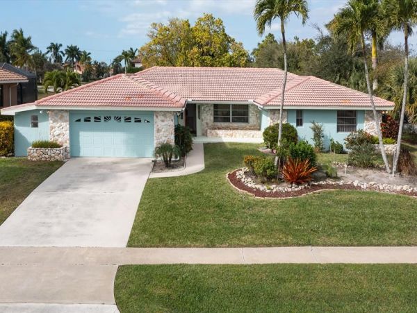 Marco Island Vacation Home with Pool Three Bedrooms Sleeps 8