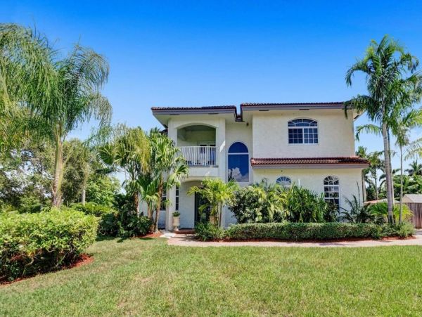 Luxury Seven Bedroom Vacation Home in Fort Lauderdale