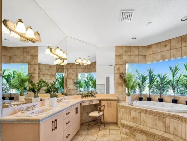 Luxury Seven Bedroom Vacation Home in Fort Lauderdale