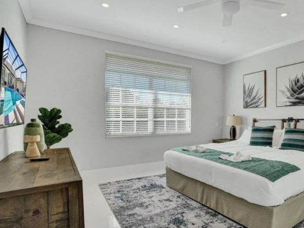 Luxury Vacation Pool Home in Fort Lauderdale Sleeps 24