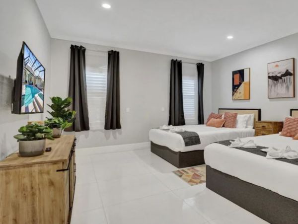 Luxury Vacation Pool Home in Fort Lauderdale Sleeps 24