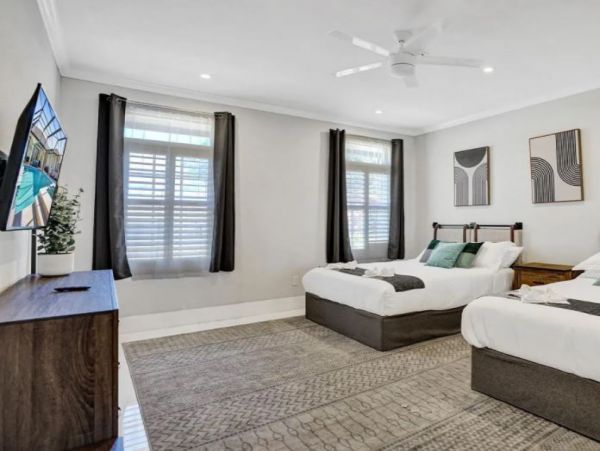 Luxury Vacation Pool Home in Fort Lauderdale Sleeps 24