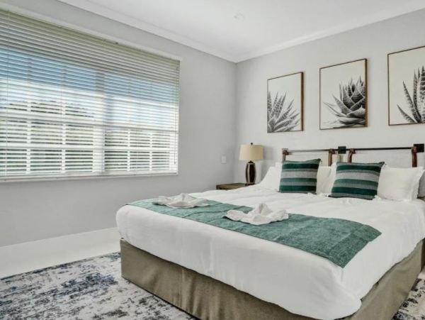 Luxury Vacation Pool Home in Fort Lauderdale Sleeps 24