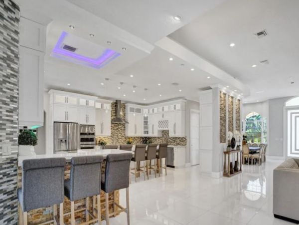 Luxury Vacation Pool Home in Fort Lauderdale Sleeps 24