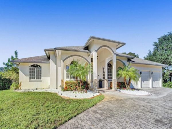 Luxury Vacation Pool Home in Fort Lauderdale Sleeps 24