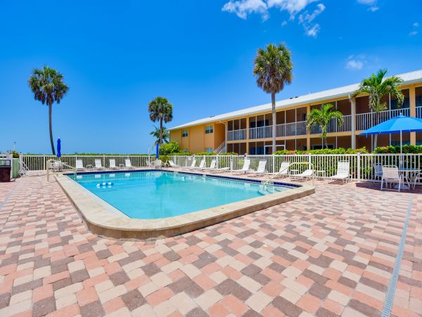 Longboat Key One Bedroom Condo Located on Beach