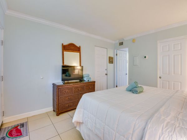 Longboat Key One Bedroom Condo Located on Beach
