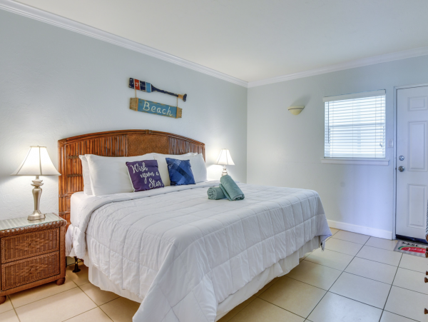 Longboat Key One Bedroom Condo Located on Beach