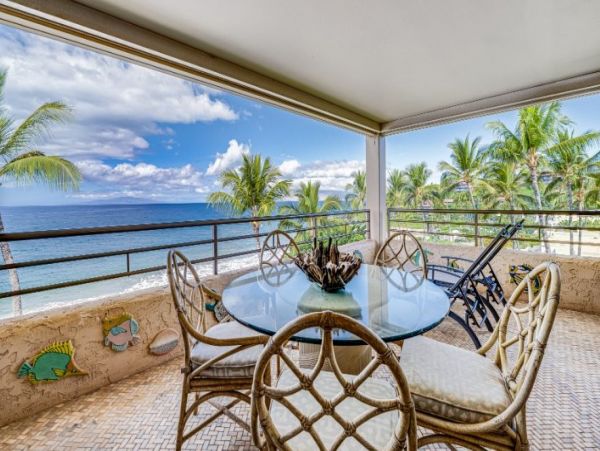 Beachfront Luxury Vacation Condo in Wailea Ocean Views