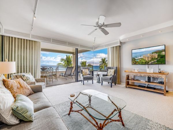 Beachfront Luxury Vacation Condo in Wailea Ocean Views