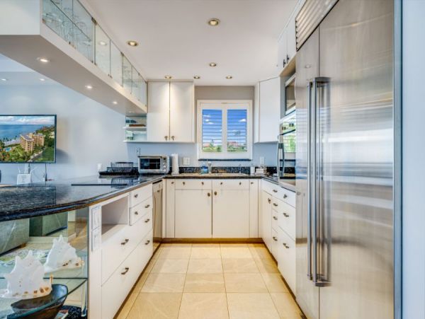 Beachfront Luxury Vacation Condo in Wailea Ocean Views