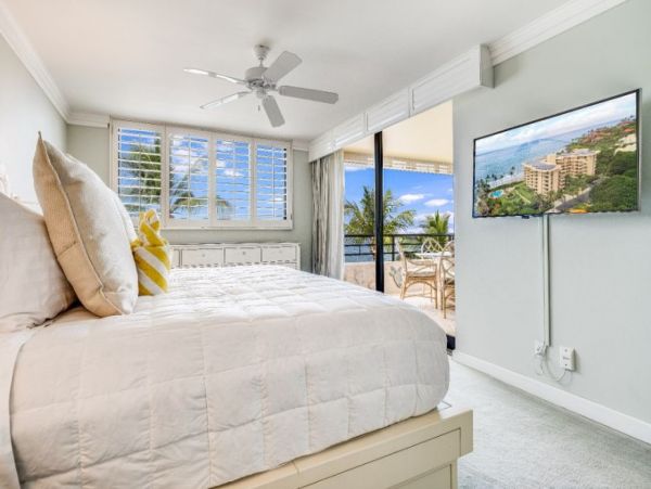 Beachfront Luxury Vacation Condo in Wailea Ocean Views