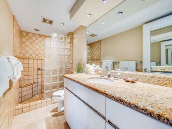 Beachfront Luxury Vacation Condo in Wailea Ocean Views