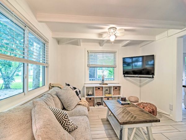 Lovely 2 Bedroom Home in Siesta Key Only Half-Mile to Beach