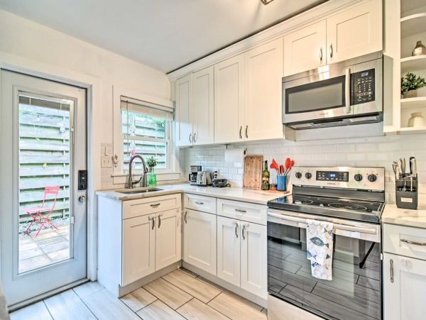 Lovely 2 Bedroom Home in Siesta Key Only Half-Mile to Beach