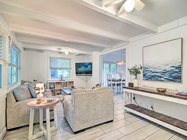 Lovely 2 Bedroom Home in Siesta Key Only Half-Mile to Beach