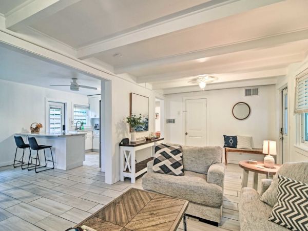 Lovely 2 Bedroom Home in Siesta Key Only Half-Mile to Beach