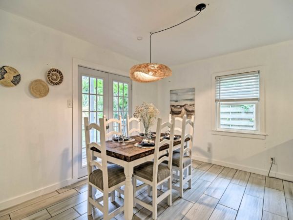 Lovely 2 Bedroom Home in Siesta Key Only Half-Mile to Beach