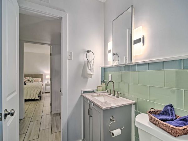 Lovely 2 Bedroom Home in Siesta Key Only Half-Mile to Beach