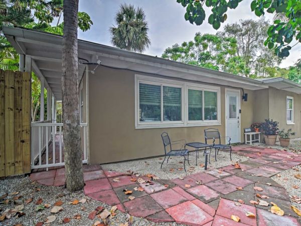 Lovely 2 Bedroom Home in Siesta Key Only Half-Mile to Beach