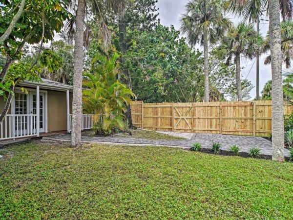 Lovely 2 Bedroom Home in Siesta Key Only Half-Mile to Beach