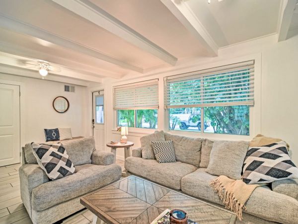 Lovely 2 Bedroom Home in Siesta Key Only Half-Mile to Beach