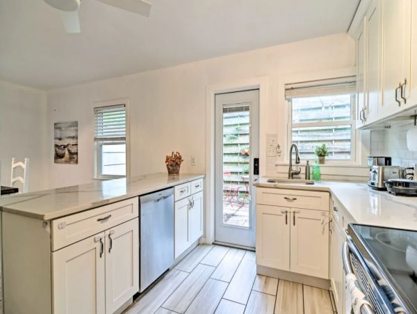 Lovely 2 Bedroom Home in Siesta Key Only Half-Mile to Beach