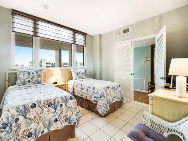 Longboat Key Vacation Beach Condo Sleeps 4 Guests