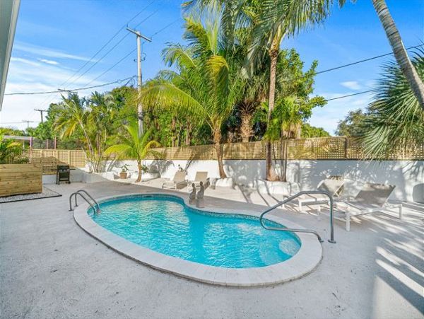 Luxury Three Bedroom Cozy Cottage in Boynton Beach Sleeps 6