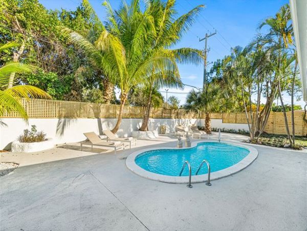 Luxury Three Bedroom Cozy Cottage in Boynton Beach Sleeps 6