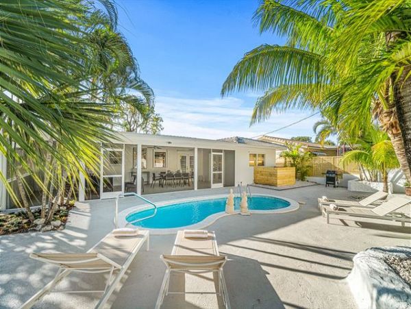 Luxury Three Bedroom Cozy Cottage in Boynton Beach Sleeps 6