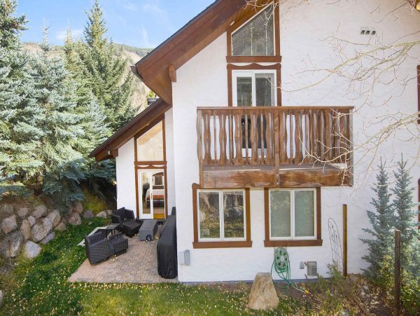 West Vail Duplex directly on Shuttle Path