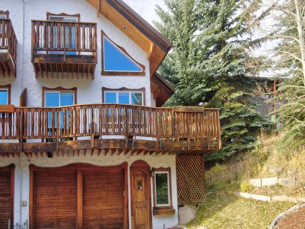 West Vail Duplex directly on Shuttle Path