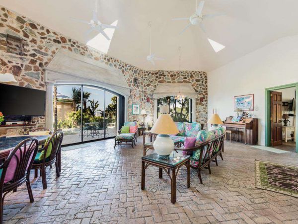 St. John Home 1004538
