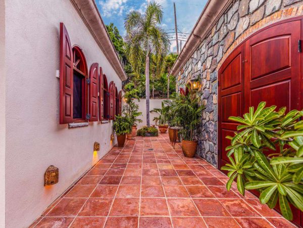 St. John Home 1004540